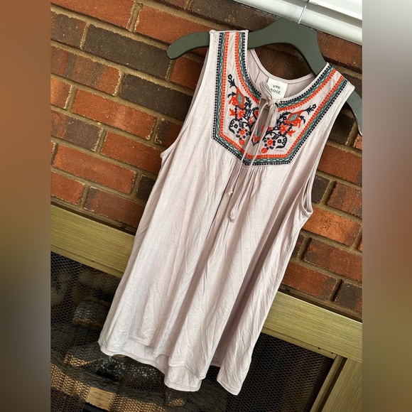 🛍️Knox Rose embroidered top. Never worn.excellent condition - Picture 4 of 6